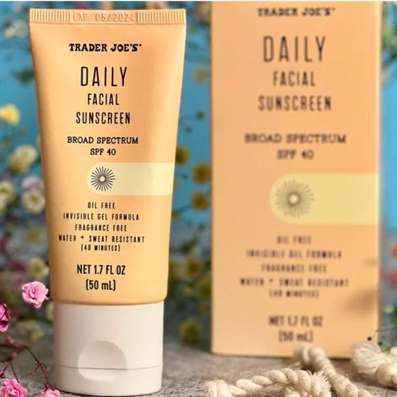 $12❤️🔥 LAST 1! Trader Joe’s Daily Facial Sunscreen SPF40 ☀️ NEW IN BOX Face - Picture 2 of 5
